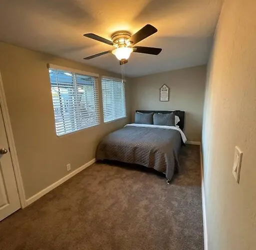 Apartment New Stylish Midtown With One Bedroom *