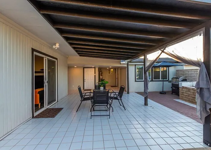 New Stylish Midtown With One Bedroom