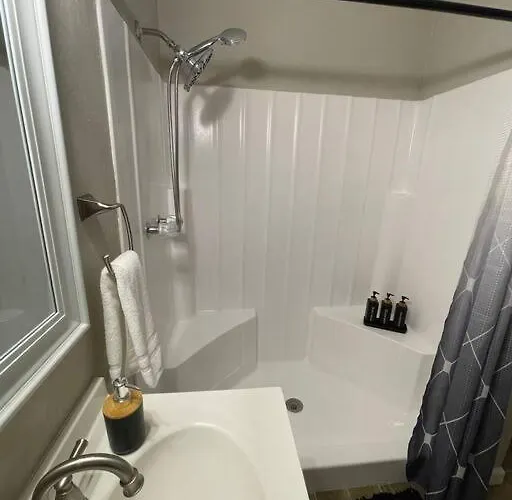 Apartment New Stylish Midtown With One Bedroom *