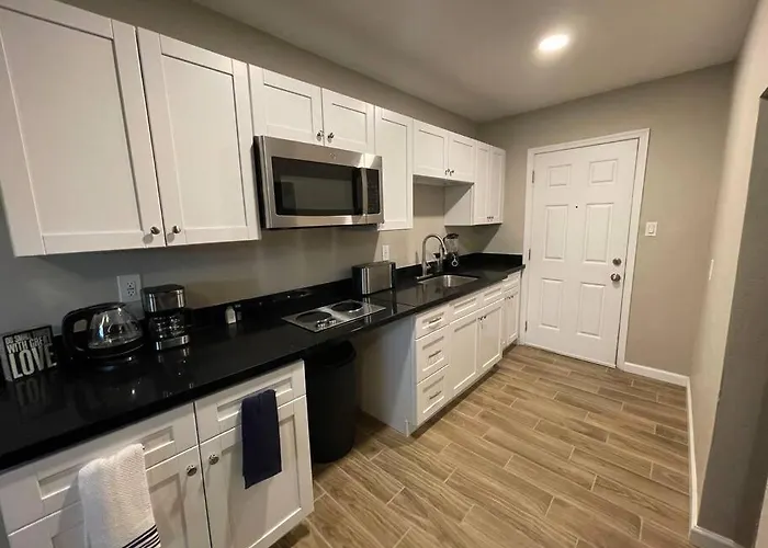New Stylish Midtown With One Bedroom Apartment