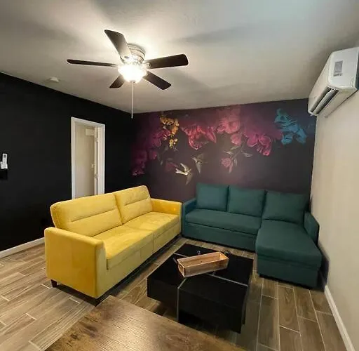 Apartment New Stylish Midtown With One Bedroom